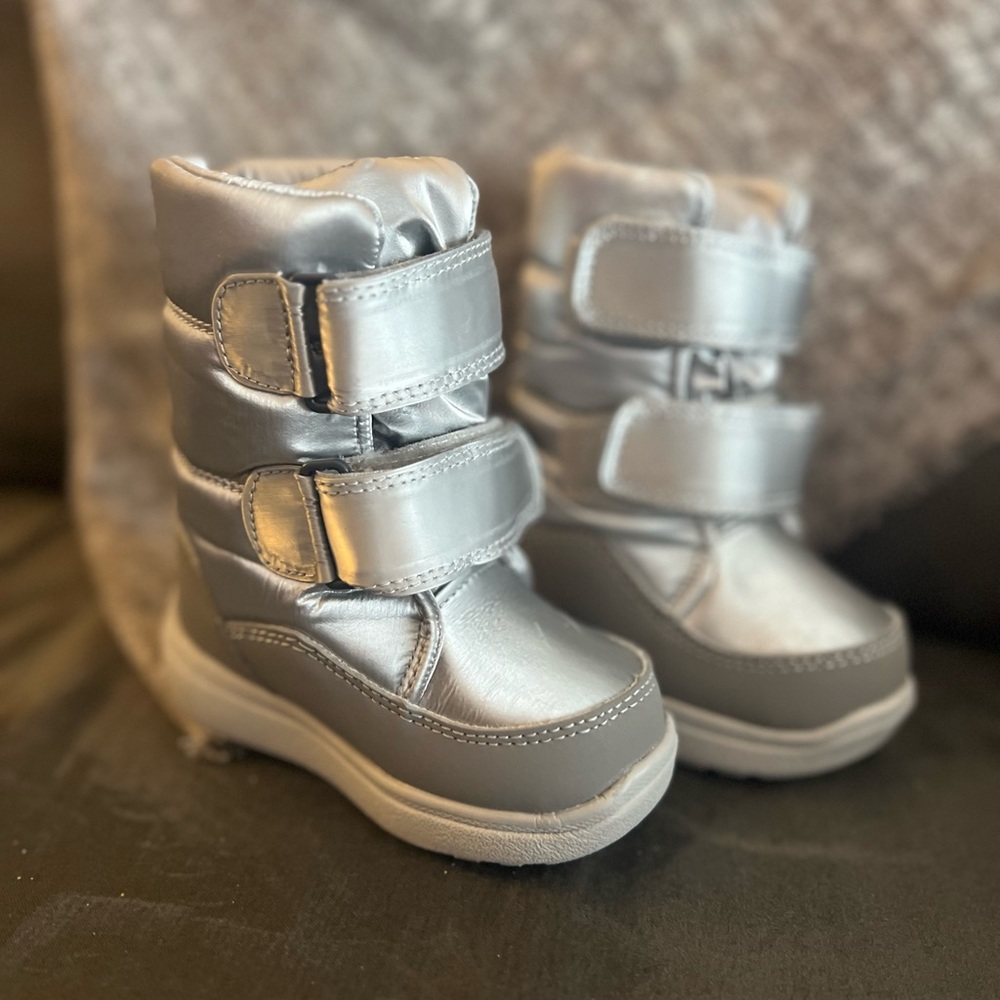 Kamik Snowcutie Toddler Kids Snow Boot Silver Metallic NWOT